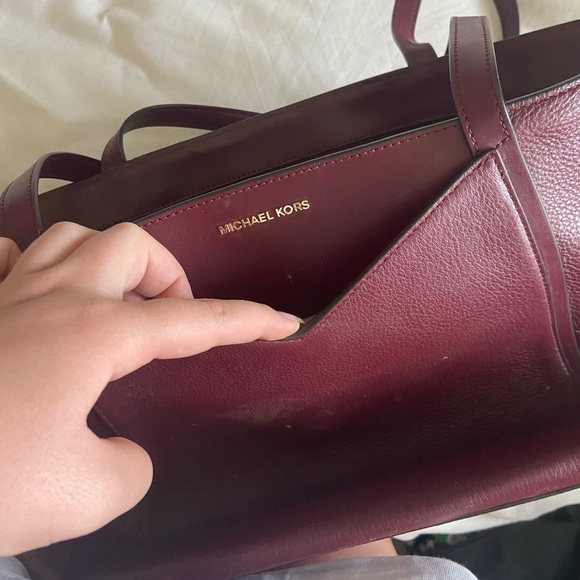 MICHEAL KORS PURSE - Picture 7 of 7